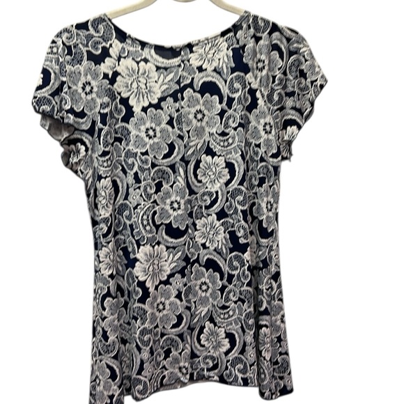 Brittany Black Womens Embossed Blue and White Floral Blouse Size Small Petite - Picture 5 of 5